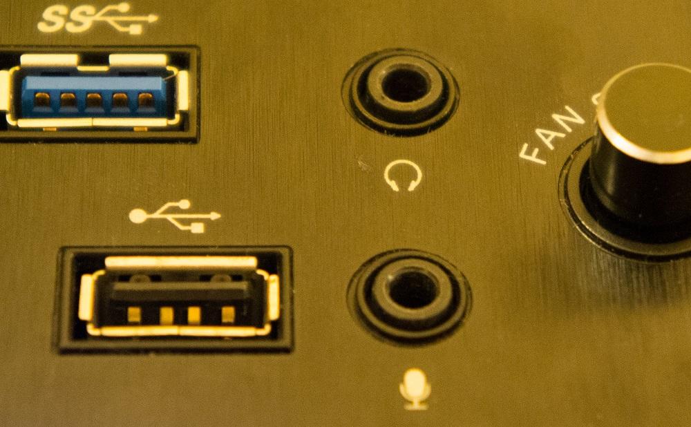Передняя панель компьютера для подключения наушников и микрофона