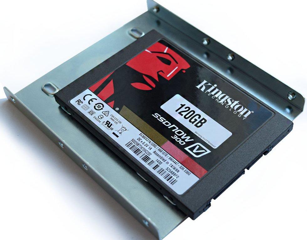 Специальный адаптер, позволяющий установить SSD в ячейку