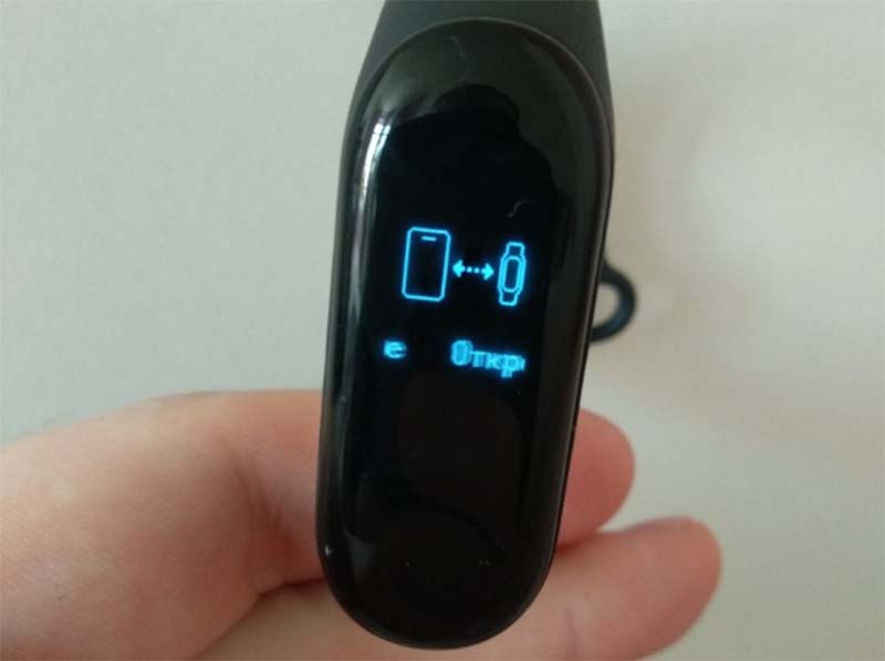 Mi Band 3 пишет Откройте приложение