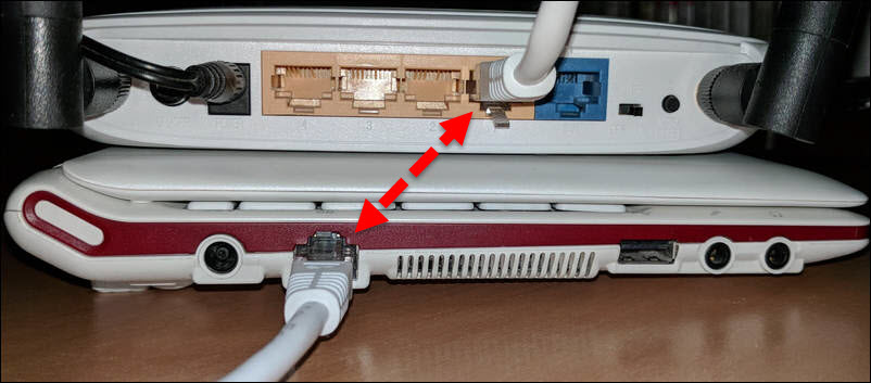  ноутбук соединен с роутером при помощи кабеля